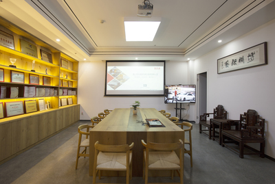 現(xiàn)代工業(yè)綜合體的核心設(shè)施 工廠(chǎng)、辦公環(huán)境與會(huì)議展覽服務(wù)